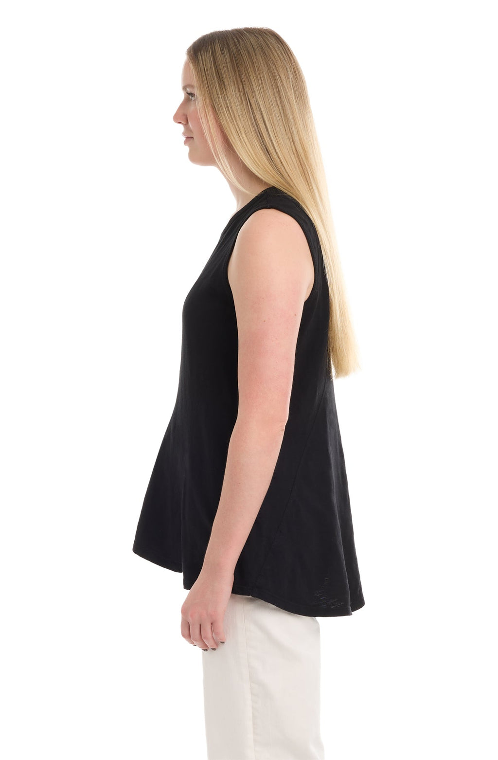 Shell with asymmetric seams